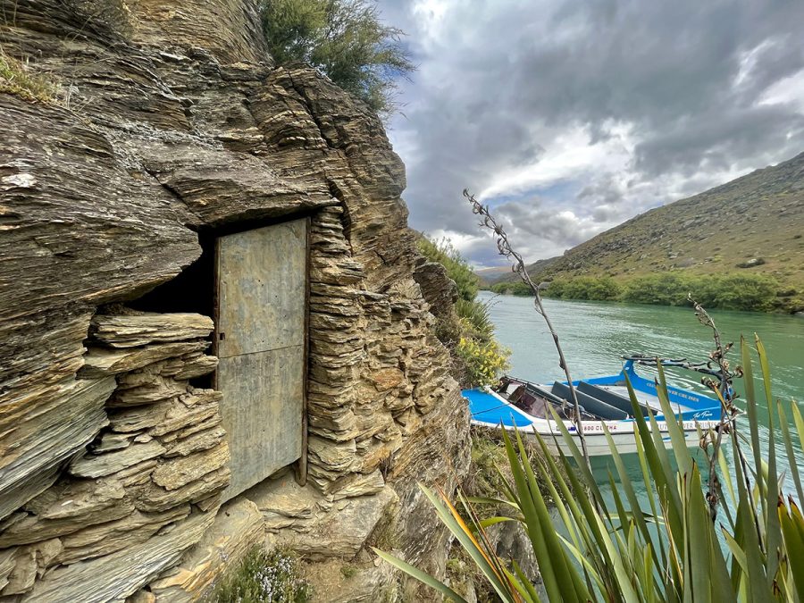 jet boat and gold mining dwelling in Central Otago with Clutha River cruises