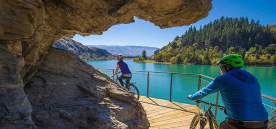 cycling the Lake Dunstan trail in central otago